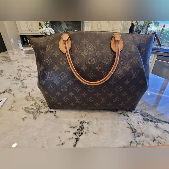 Louis Vuitton authentic Monogram Canvas Turenne GM  Satchel ❤️‍🔥 - Picture 2 of 16